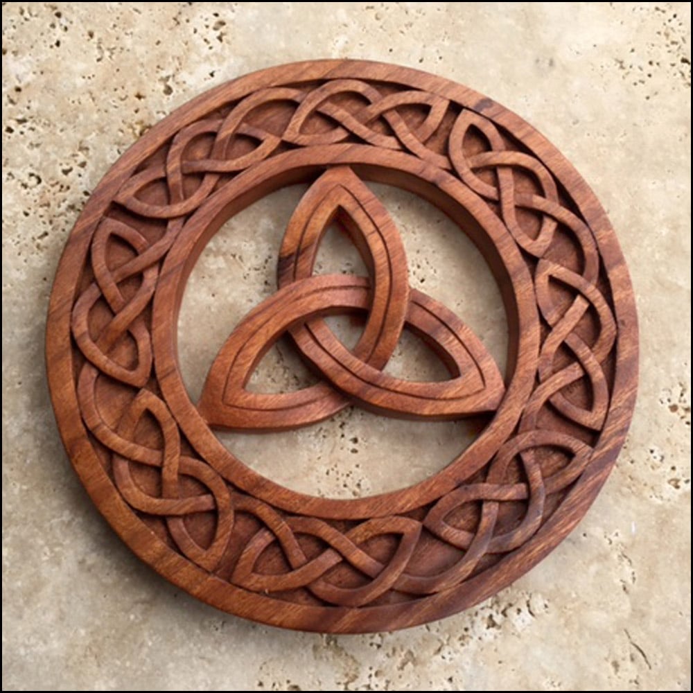 Intertwined triquetra, a Celtic knot, in a circle frame Yoga Mat